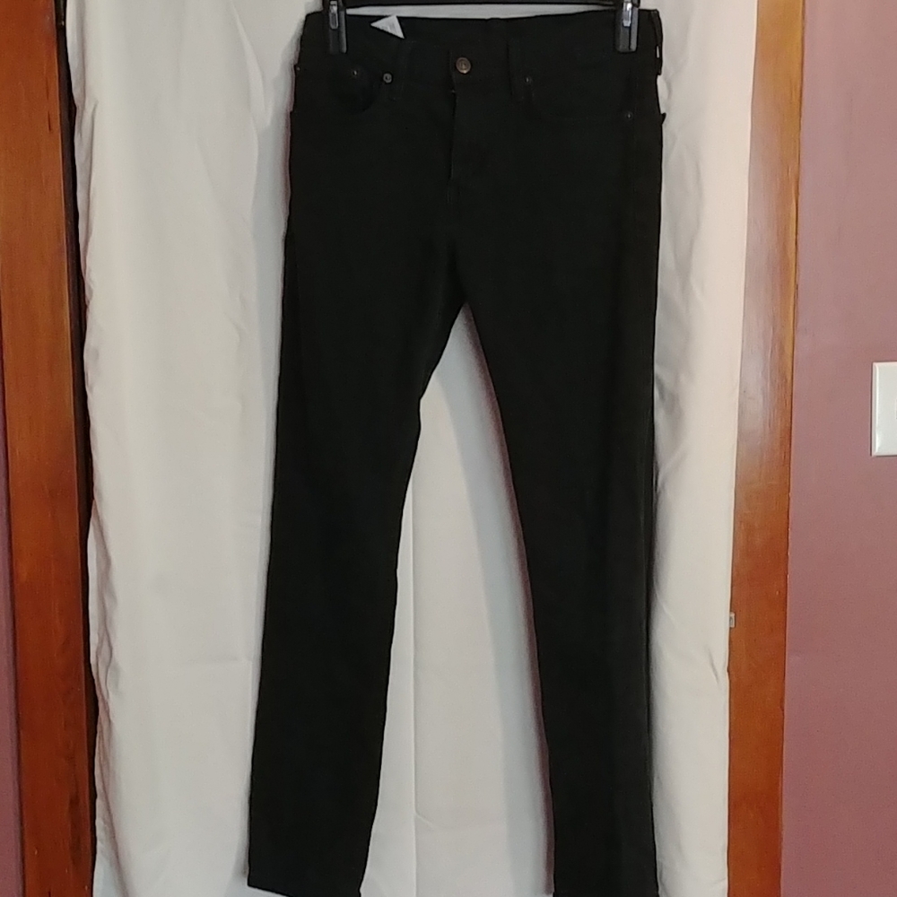 Black Levi's slim fit jeans